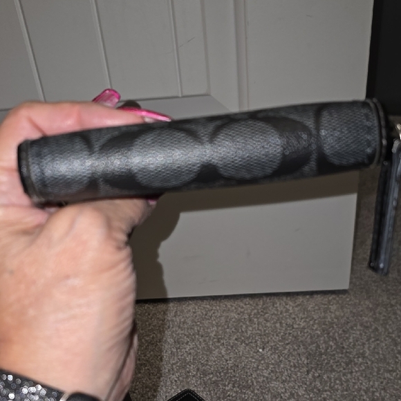 Coach Signature Black Card Holder - Picture 9 of 9